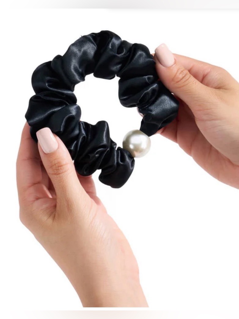 New In Box Blissy’s Pearl & Black 2-Piece Scrunchie Pack 100% Pure Mulberry Silk — image 4 of 7